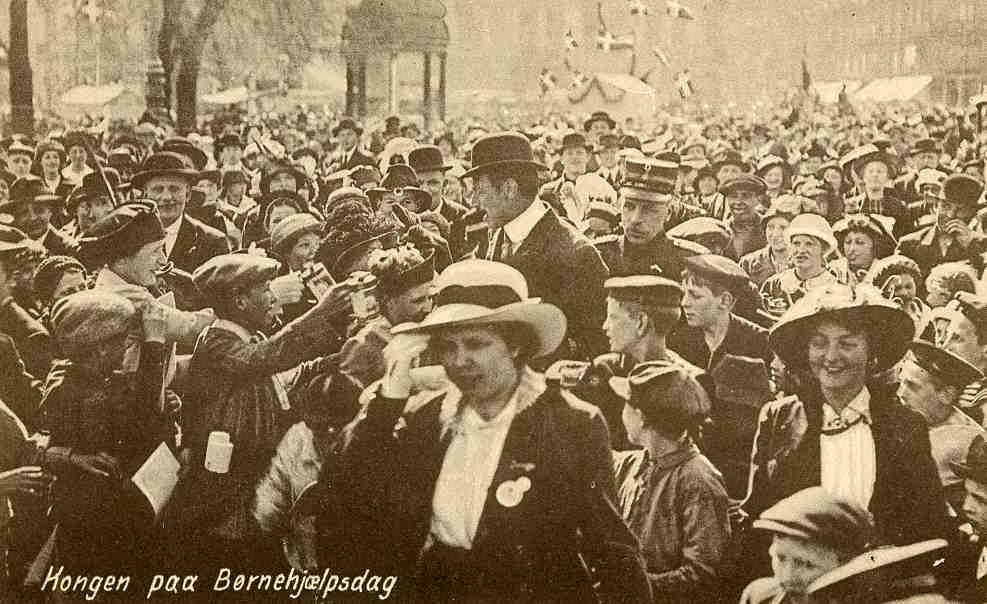 Kongen paa børnehjælpsdag Damgaard