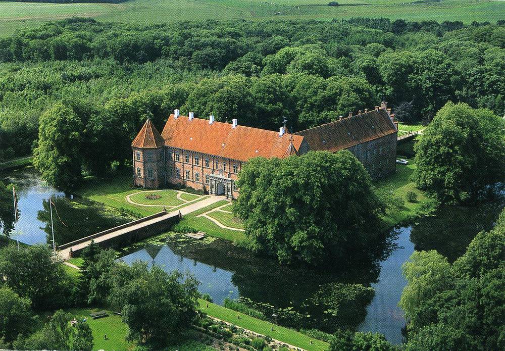 Voergaard slot ved Flauenskjold Å Pedersen 92149 wadmann