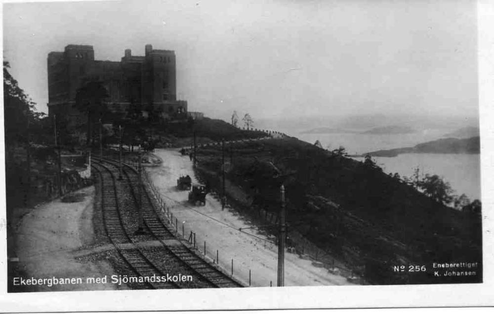 Ekebergbanen med sjømannsskolen K Johansen no 256  st 1907?