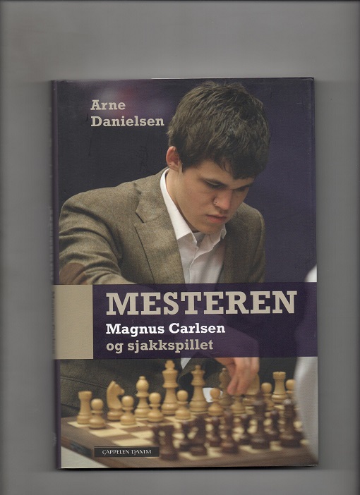 Mesteren - Magnus Carlsen og sjakkspillet, Arne Danielsen, Cappelen Damm 1. oppl. 2010 Signatur MC Smussb. Pen N 