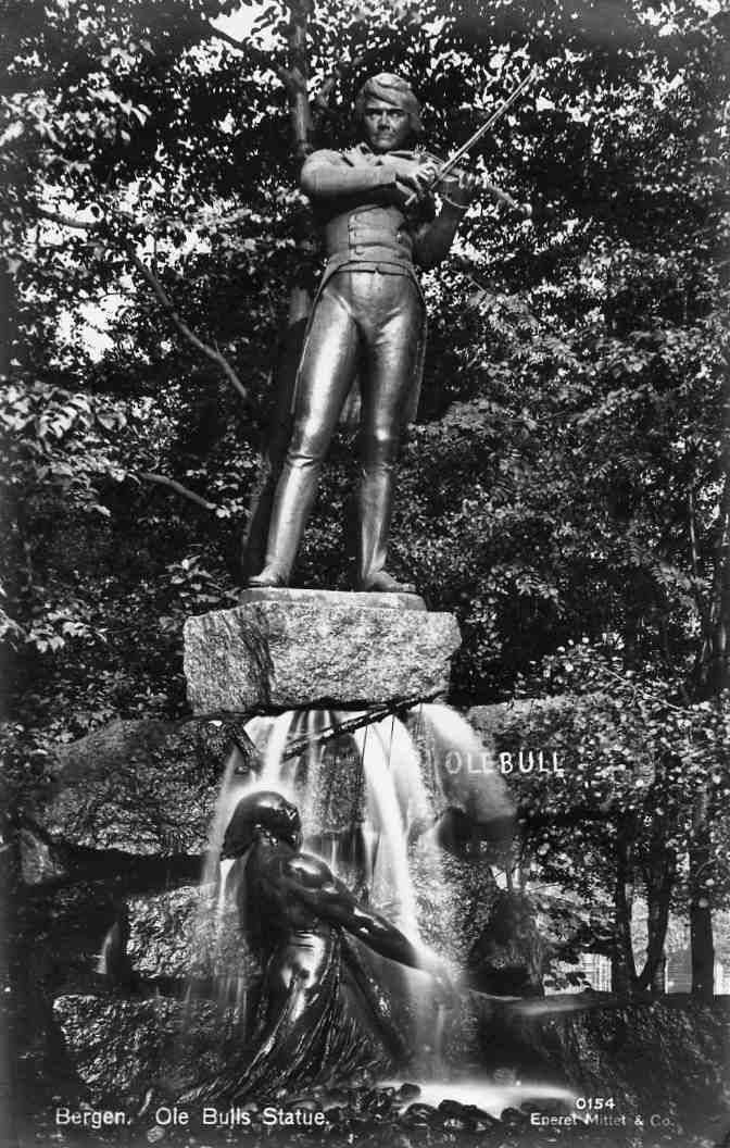 Bergen Ole Bull statue Mi; 0154