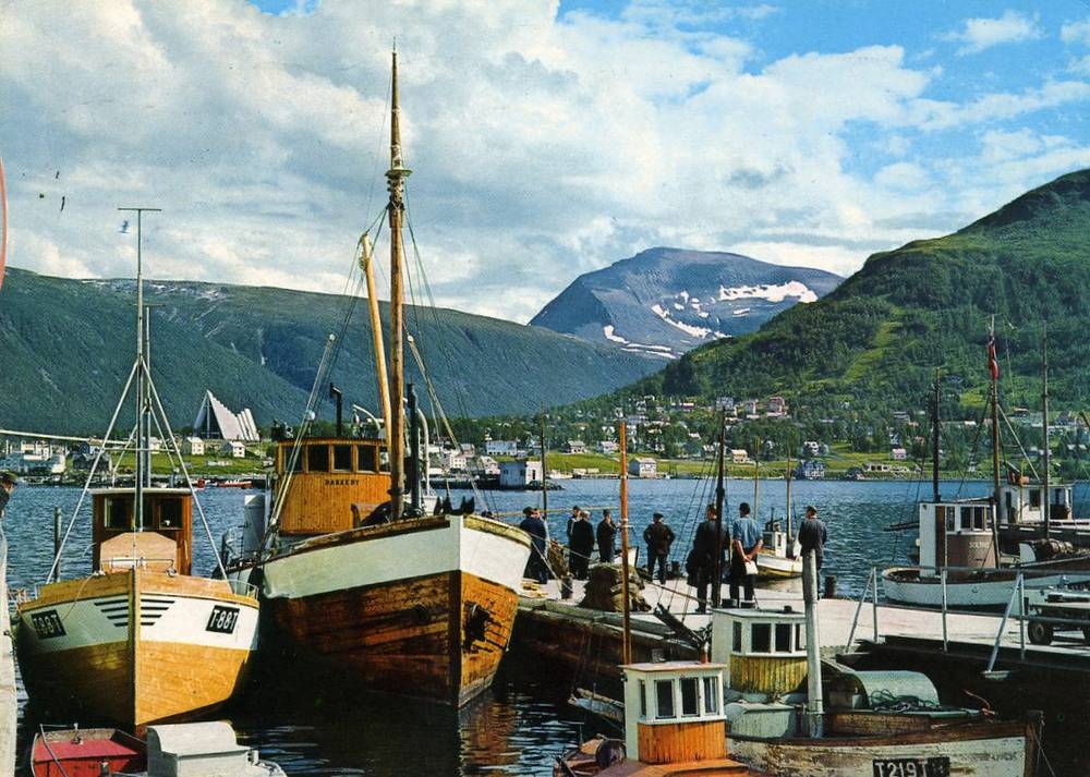 Havna mot Tromsdalstindene st tromsø 1974 A; F 3461 7