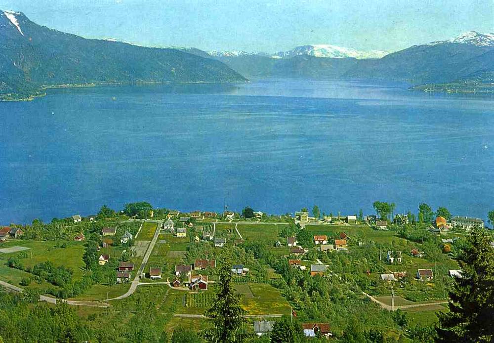Sognefjorden Balestrand mot Hella Vangsnes No ;N 10 47