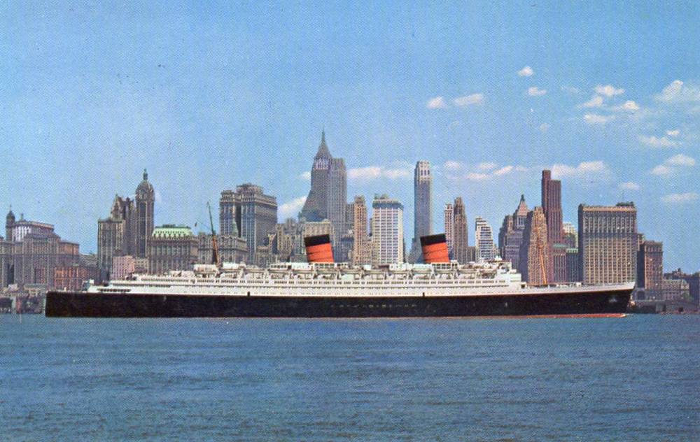 SS Queen Elizabeth passing lower Manhattan P 3866