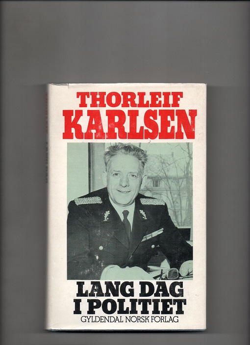 Lang dag i politiet, Thorleif Karlsen, Gyldendal 1979 Smussb. B O   