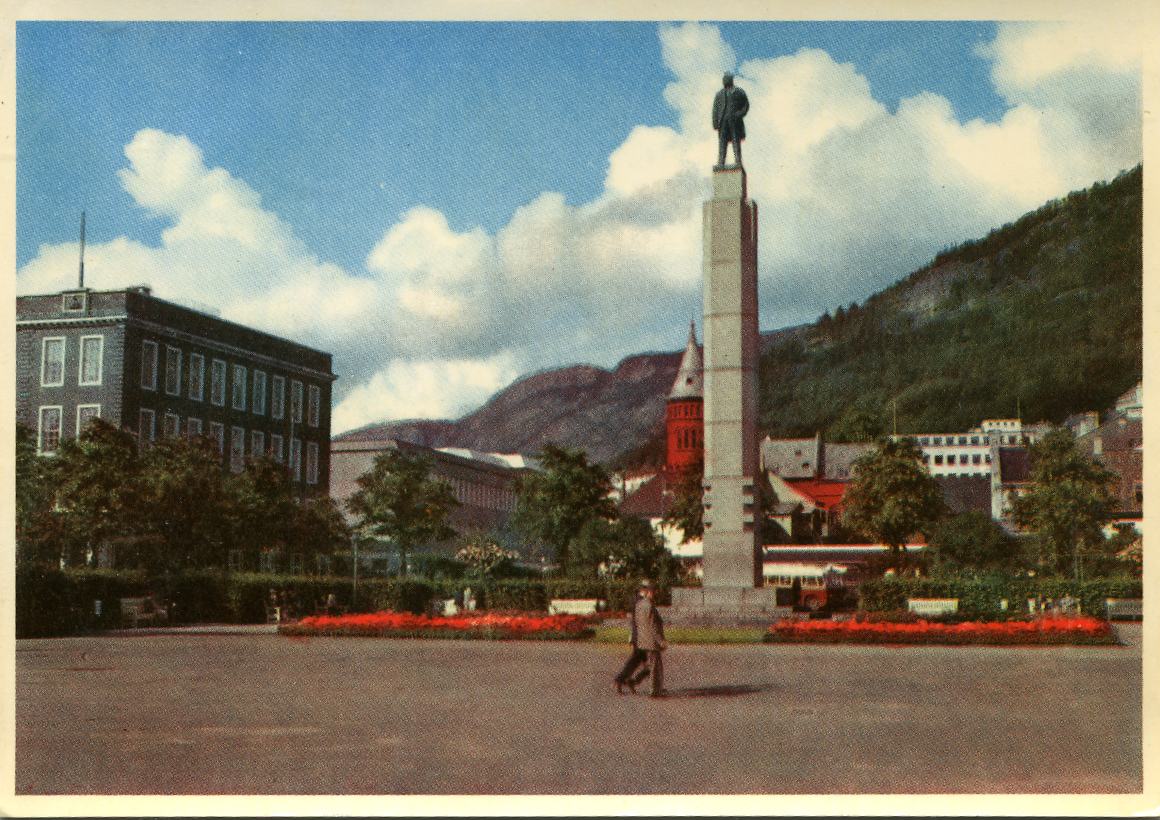 Bergen Chr.Michelsenstatuen på festplassen Eberh.200/5 St.leikanger 1956