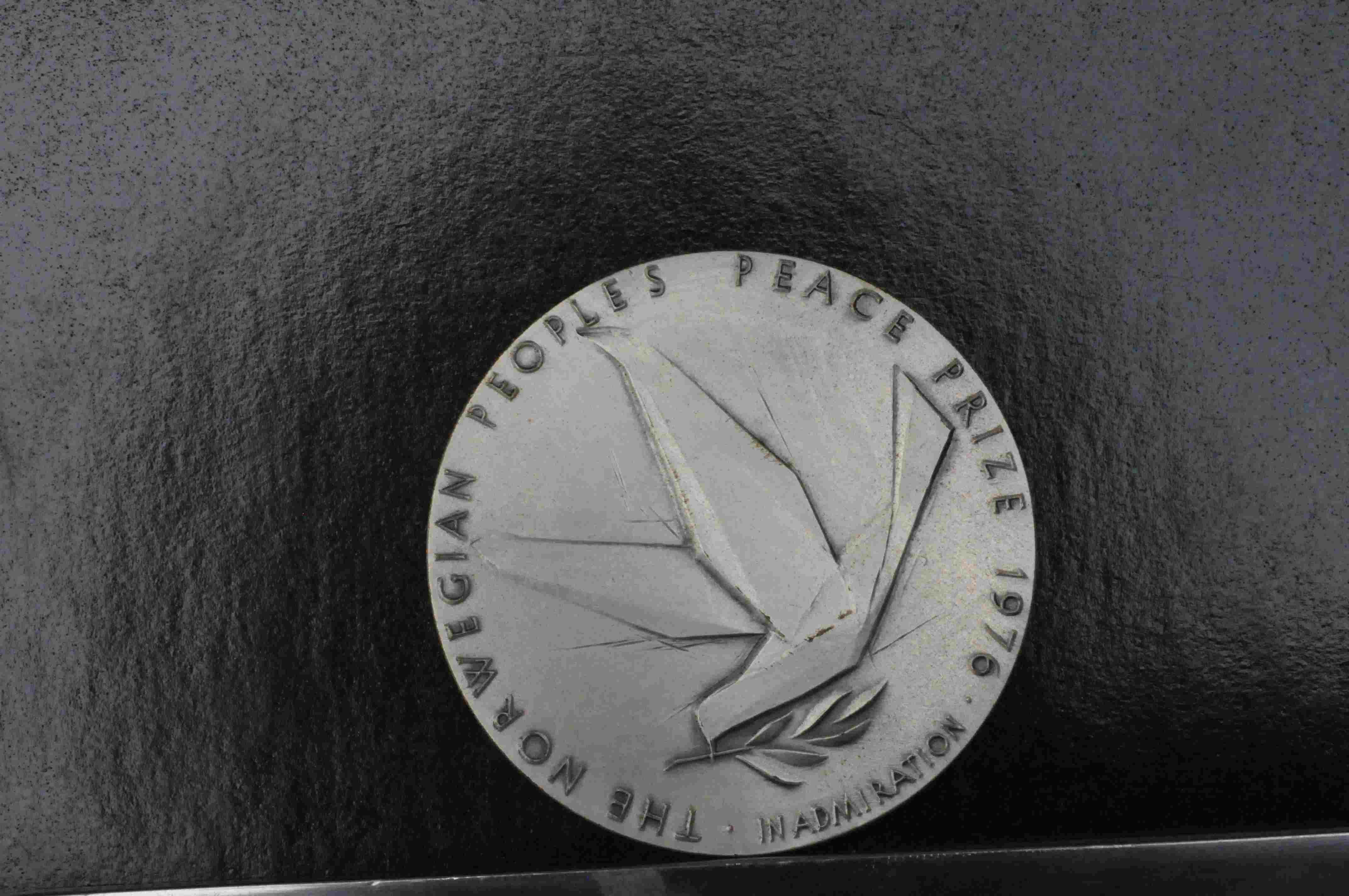 Betsy Williams Mairbad Corrigan Fredsprisen 1976 sølv 925Ag
