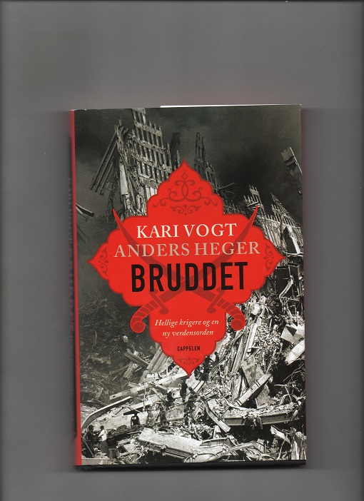Bruddet - Hellige krigere og en ny verdensorden, Kari Vogt & Anders Heger, Cappelen 2002 Smussb. B O2