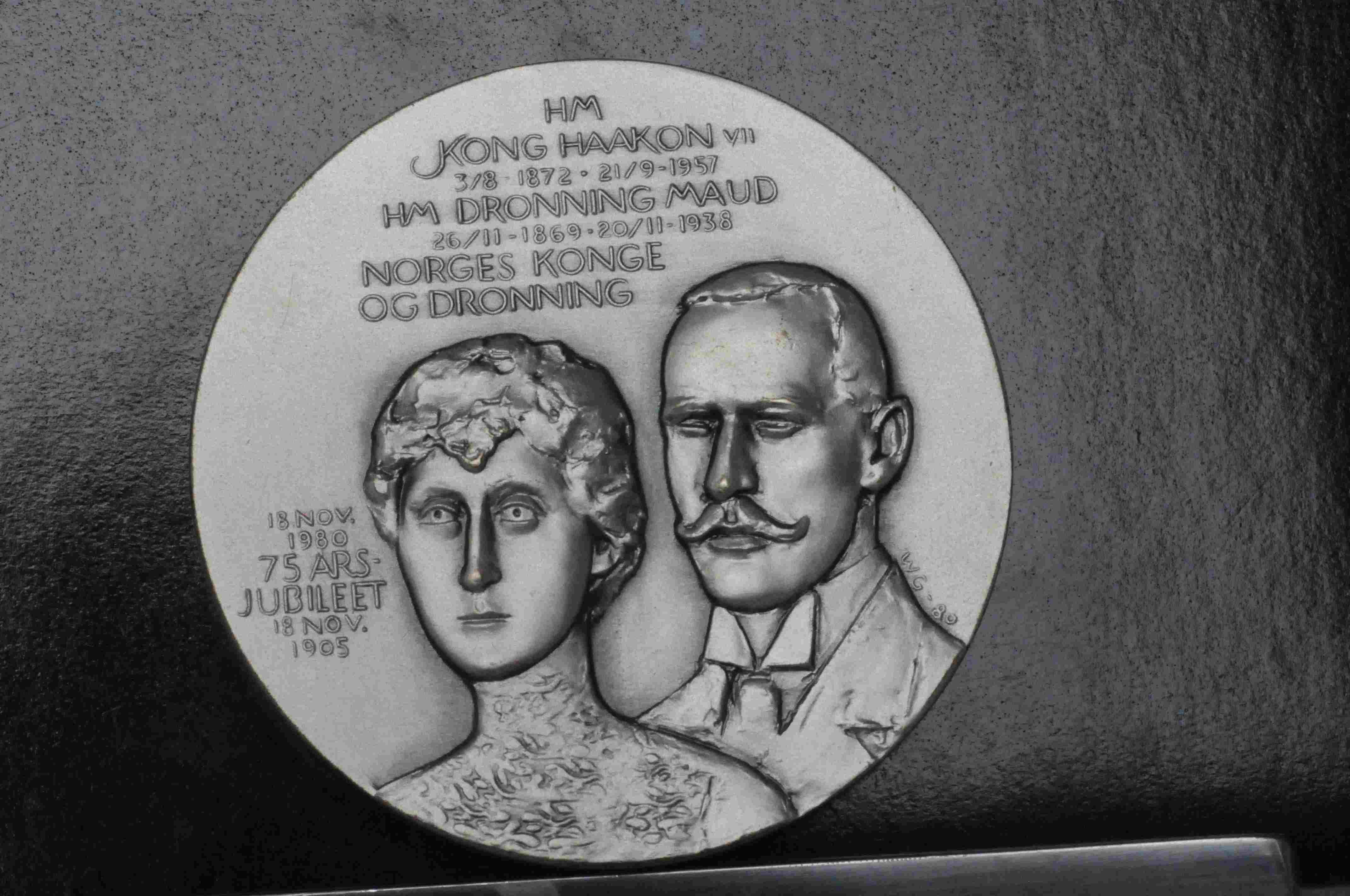 Kong Haakon og dronning Maud 75 år 1905-1980 nr 038 Forsølvet bronse