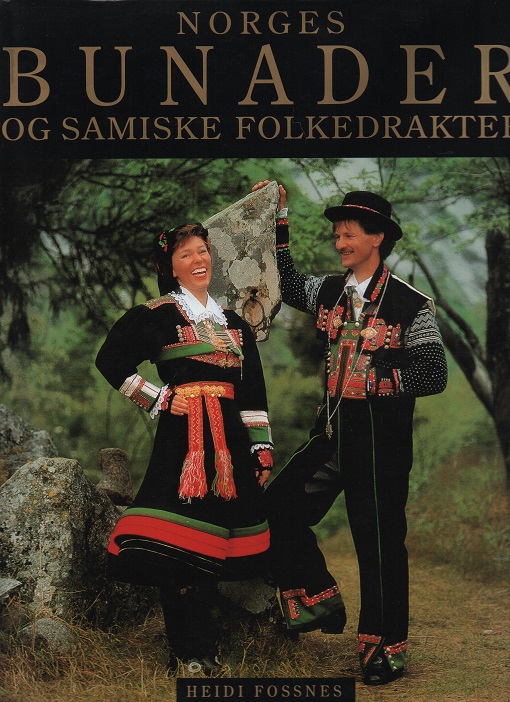 Norges bunader og samiske folkedrakter, Heidi Fossnes, Cappelen 1993 6. oppl. 1998 Smussb. Pen S
