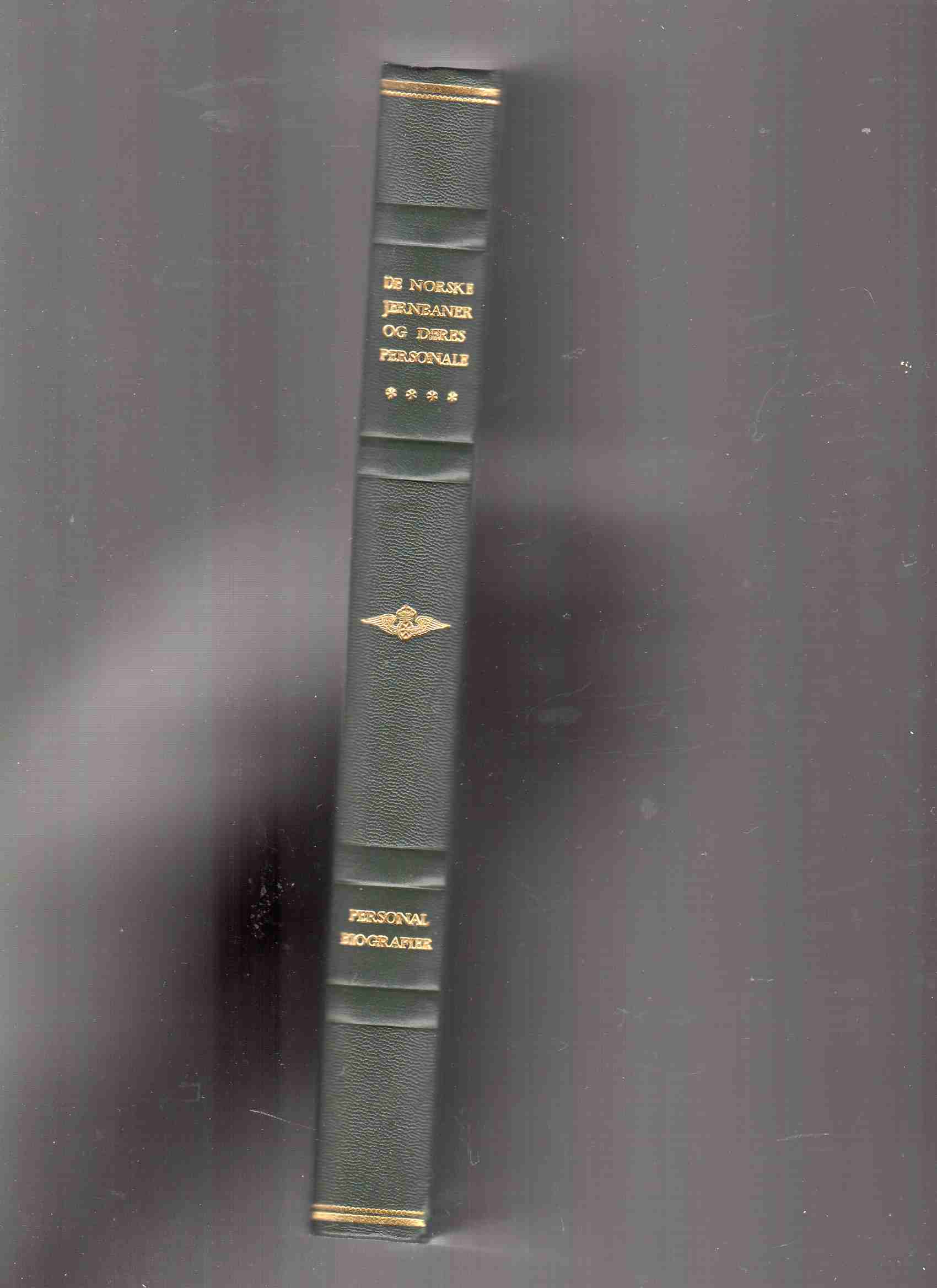 De norske jernbaner og deres personale Per Hohle Drifthistorie/personalbiografier 2 bind Grieg 1959 pene