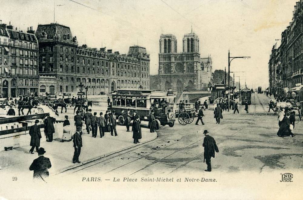 20 Paris la place st.Michel et Notre dame  st 1921