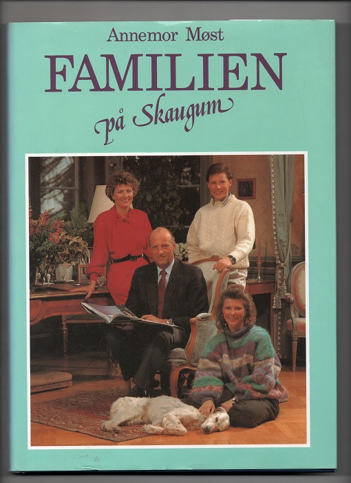 Familien på Skaugum, Annemor Møst, Schibsted 1989 Smussbind Pen bok O2     