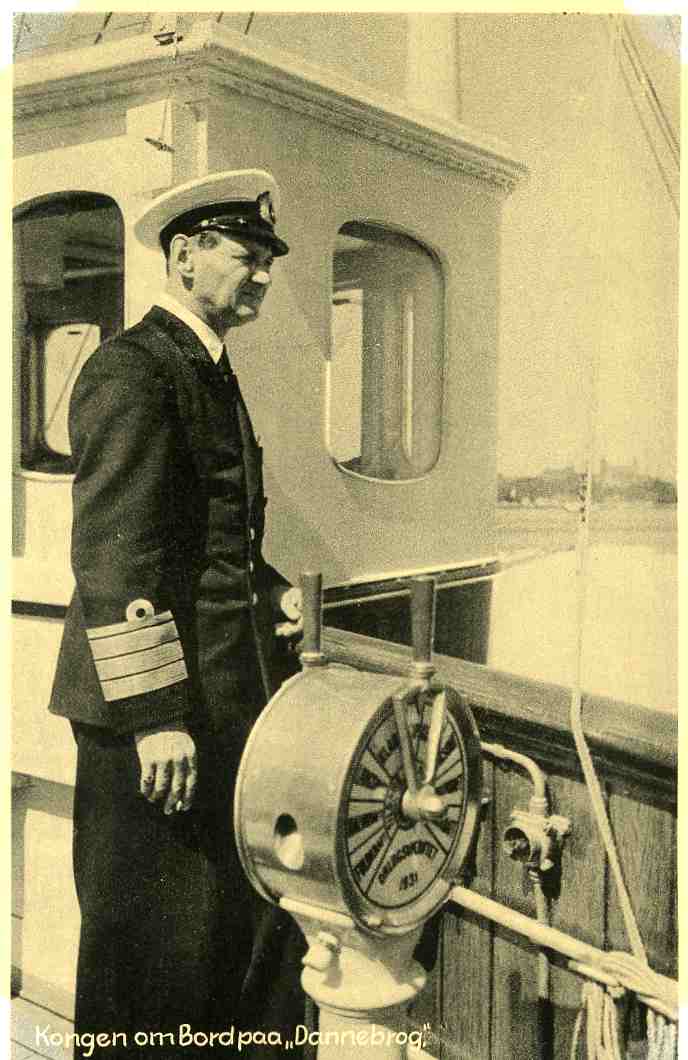 Kongen ombord paa "Dannebrog" Stender 712