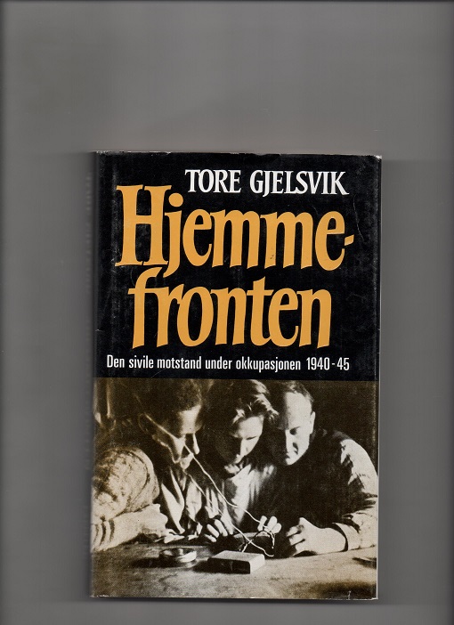 Hjemmefronten - Den sivile motstand under okkupasjonen 1940-45, Tore Gjelsvik, Cappelen 1977 Smussb. B N  