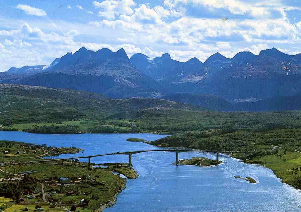 Saltstraumen bru  Børvastindene i bakgrunn A;F 9181 9 st Tverlan 1983