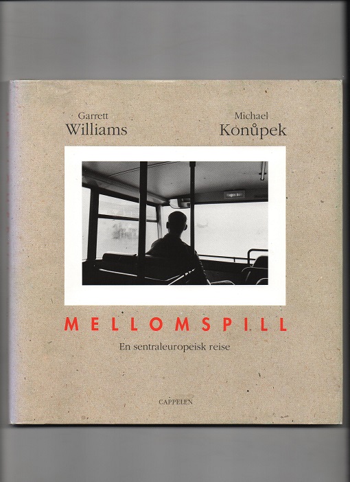 Mellomspill - En sentraleuropeisk reise, Garrett Williams & Michael Konupek, Cappelen 1991 Smussbind Pen N