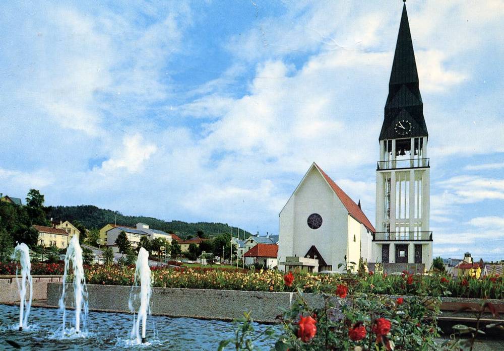 Molde Rådhustaket ved kirken  G trimboli 122/16 st Molde 1972