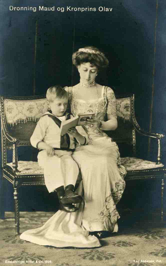 dronning Maud og kronprins Olav Karl Anderso Mittet 1909  st kristiania 1909