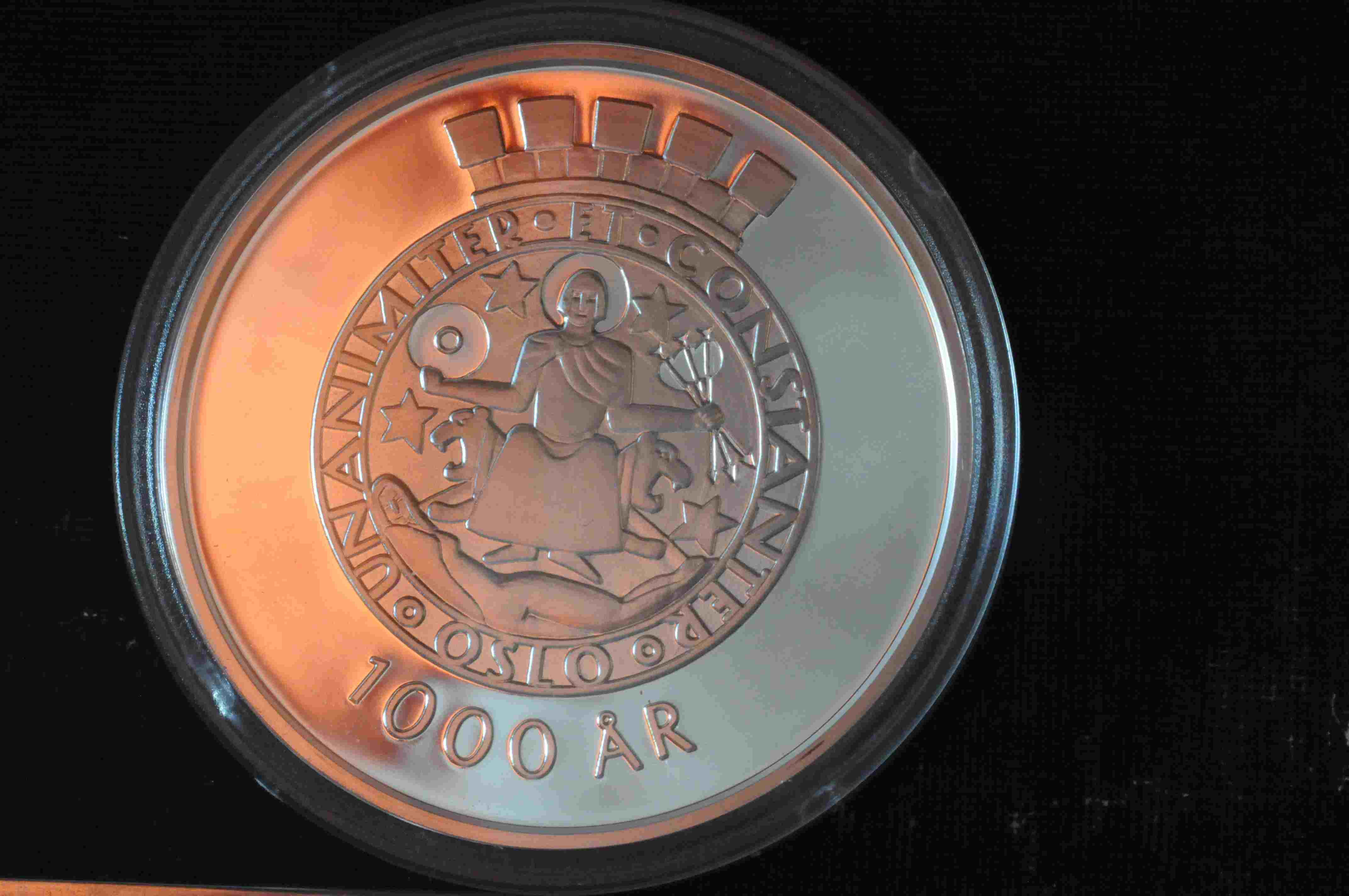 Oslo By 1000års markering" komplett sett,12 Sølvmynter, myntsett, sølvmedalje.Tre-Eske medfølgerSettet er komplett Ikke alle myntene avfotografert