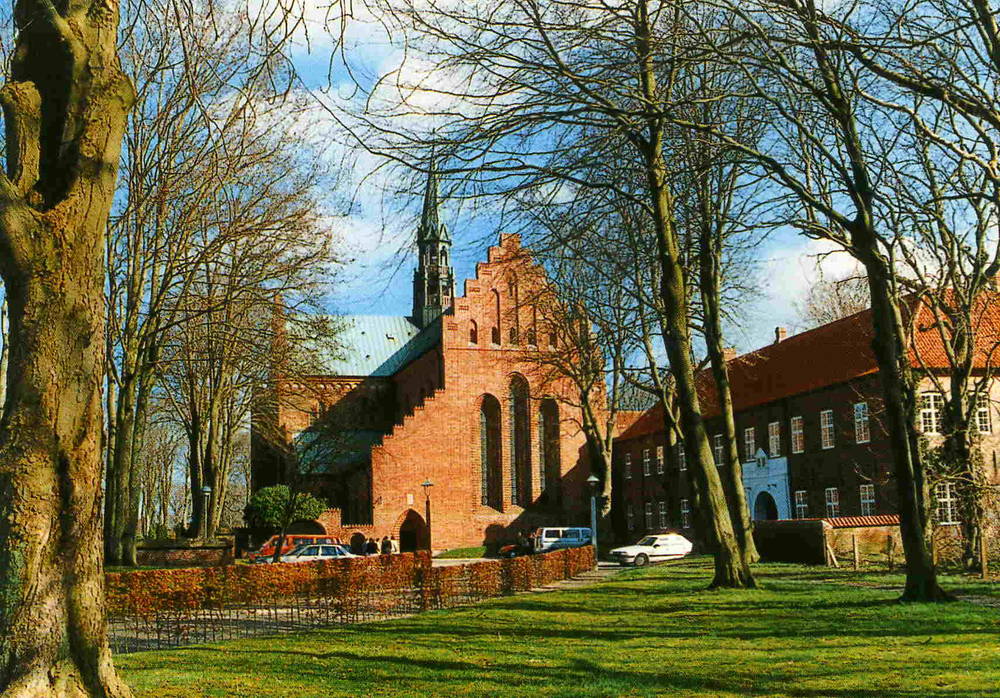 Løgum klosterkirke m presteskolen Niemann 2000
