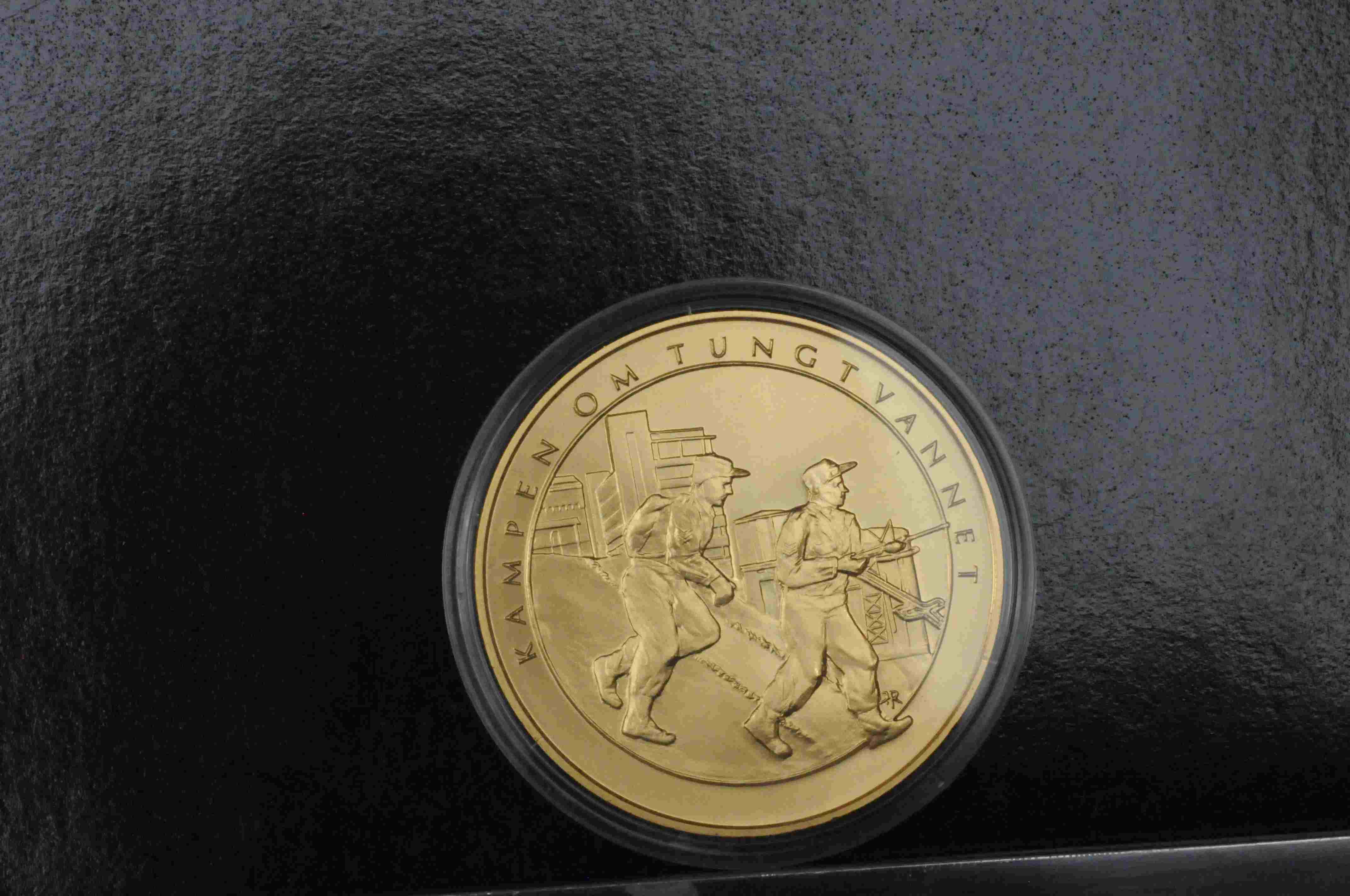 Kampen om tungtvannet 1940 -45 Gullbelagt proof