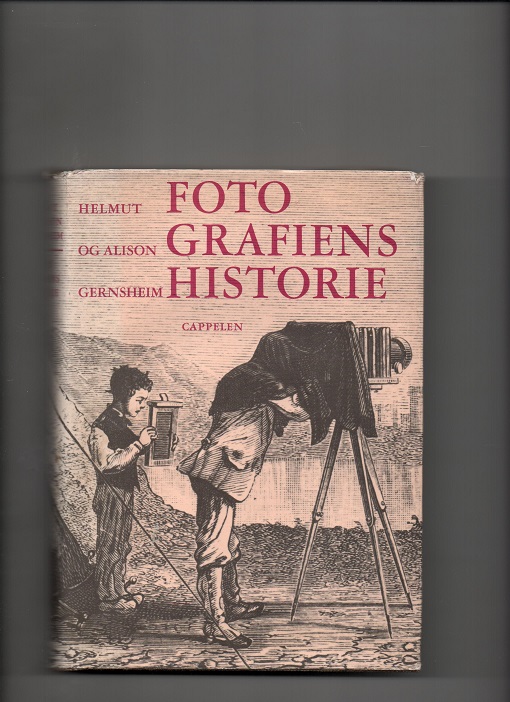 Fotografiens historie, Helmut & Alison Gernsheim, Cappelen 1966 (Oppr. 1965) Smussb. Liten skjevhet + fuktskade B O    