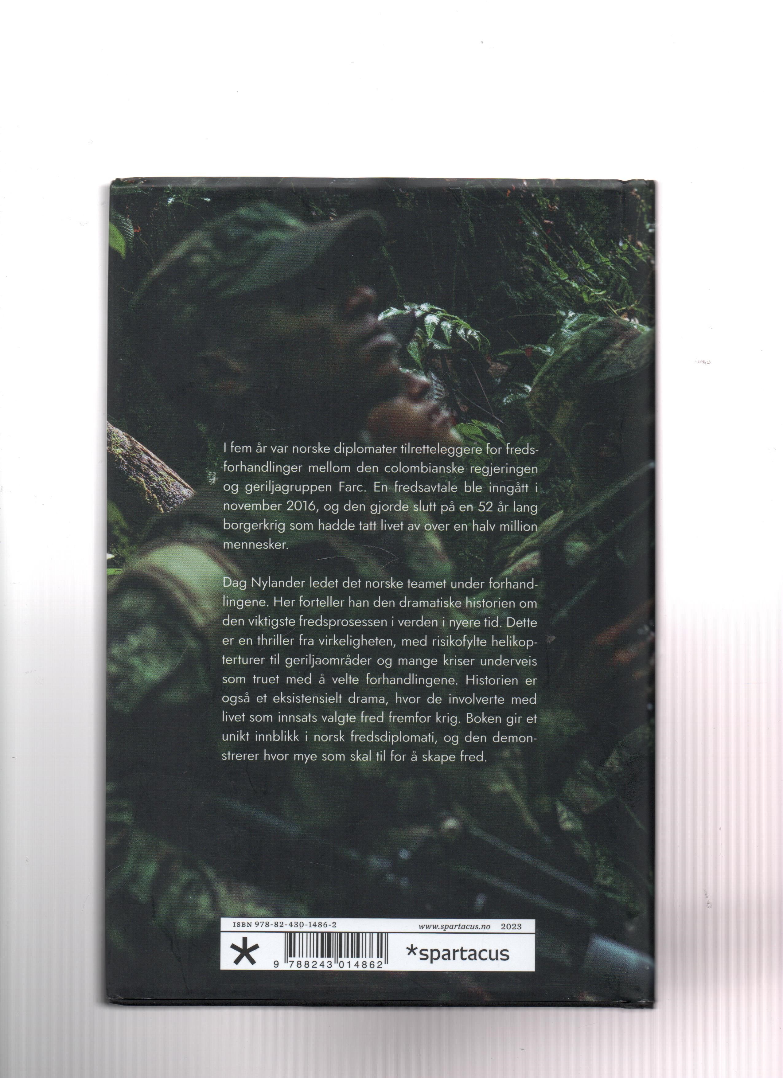 Ut av jungelen - Om fredsprosessen i Colombia, Dag Nylander & Tove Gravdal, Spartacus 2023 Smussbind Pen bok O2