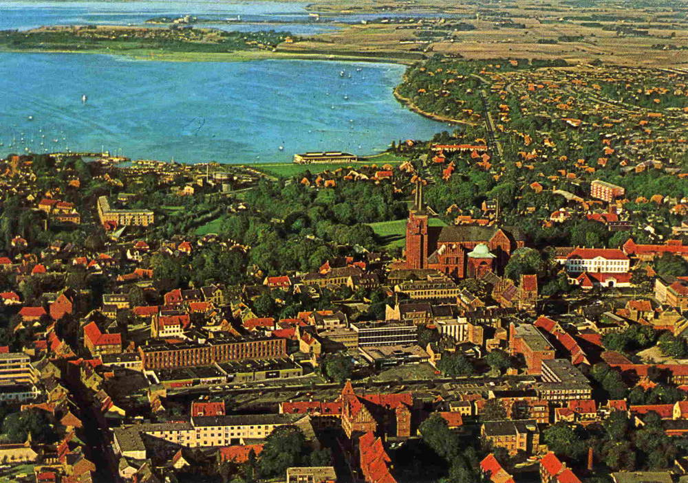 Roskilde med domkirke og vikingskiphallen